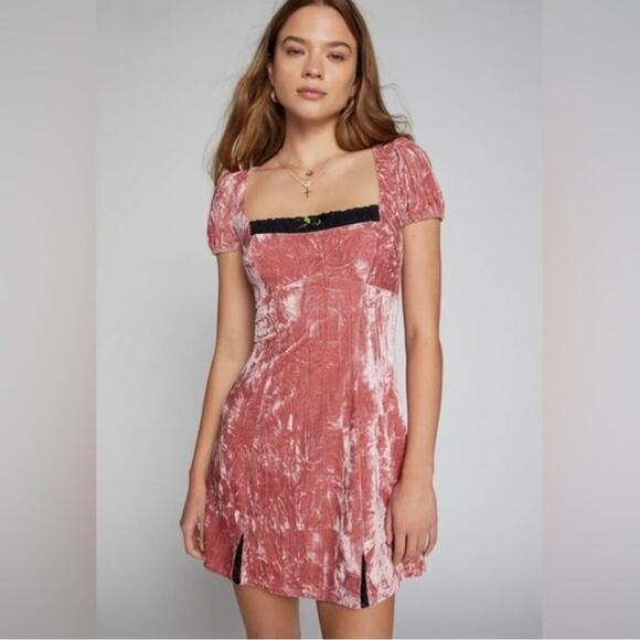 Urban Outfitters x Kimchi Blue Jill Backless Mini Dress - Picture 2 of 4